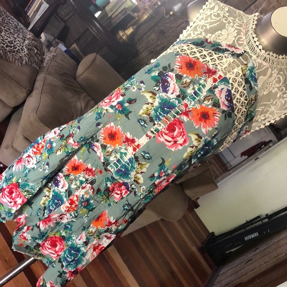 Floral dress - Picture 3 of 3